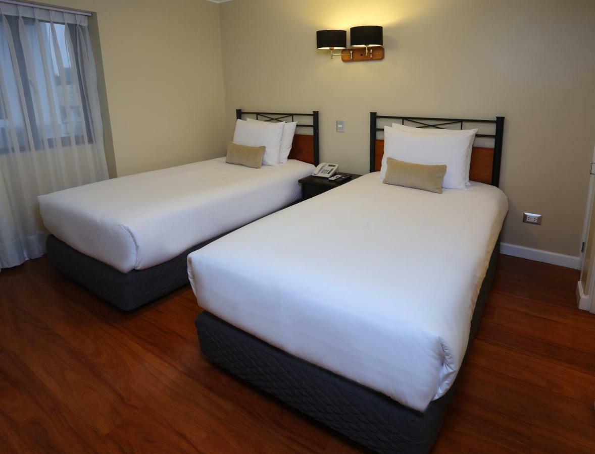 Radisson Hotel Plaza Del Bosque Lima Exterior foto